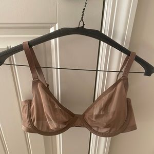 Like new Only worn a few times, cuup plunge bra in taupe color.